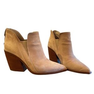 Vince Camuto Gradina Block Heel color Tortilla suede size 8.5